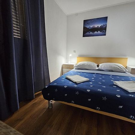 Modern Apartment Nikola In A Quiet Area Kastel Stari Exterior photo